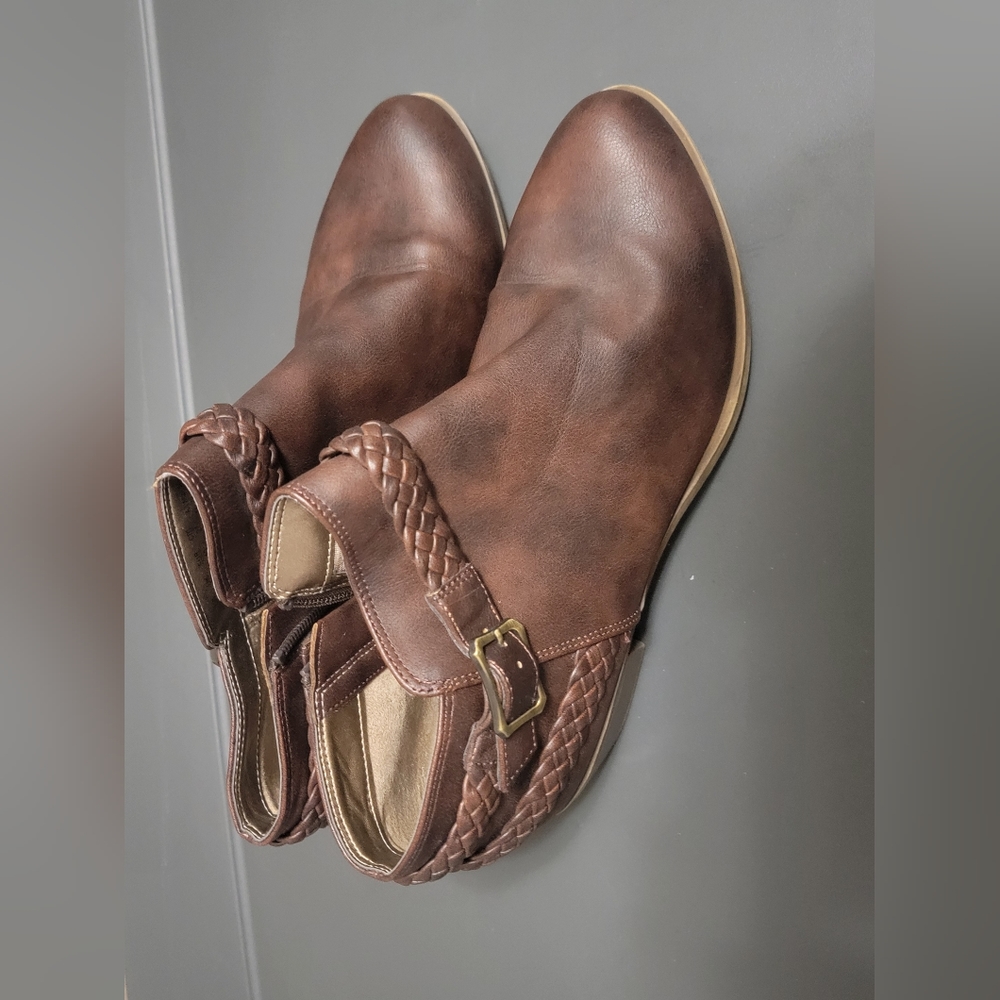Life Stride booties size 10